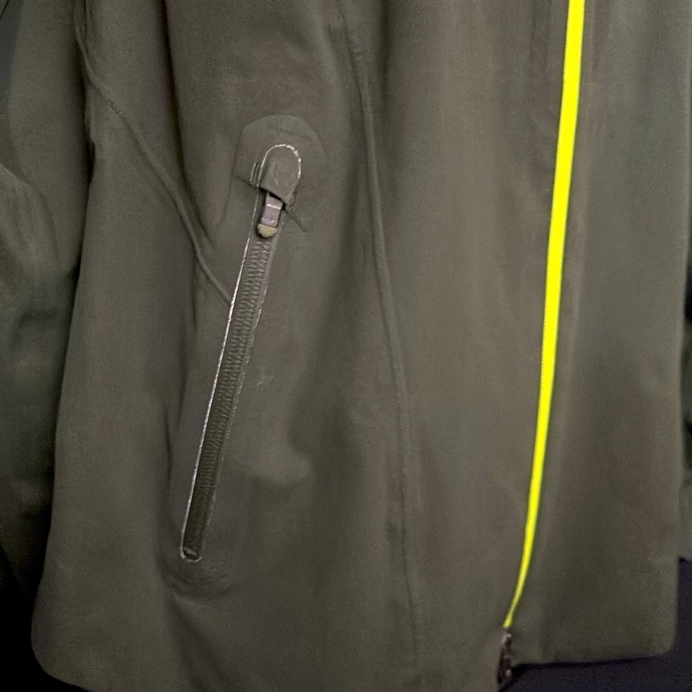 Athleta Waterproof Rain Runner Jacket Forest Green Size Large RN 54023 - Picture 5 of 12